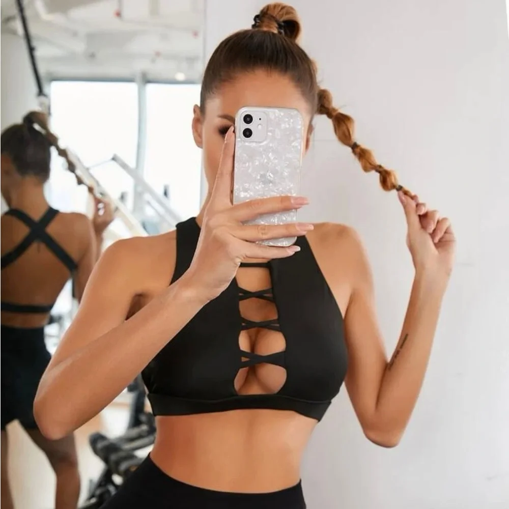Black Cut-Out Criss-Cross Backless Statement Sporty Gym Athletic Workout Bra Top
